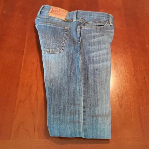 Lucky Brand ladies wide leg jeans are a size 4/27. - Picture 4 of 10